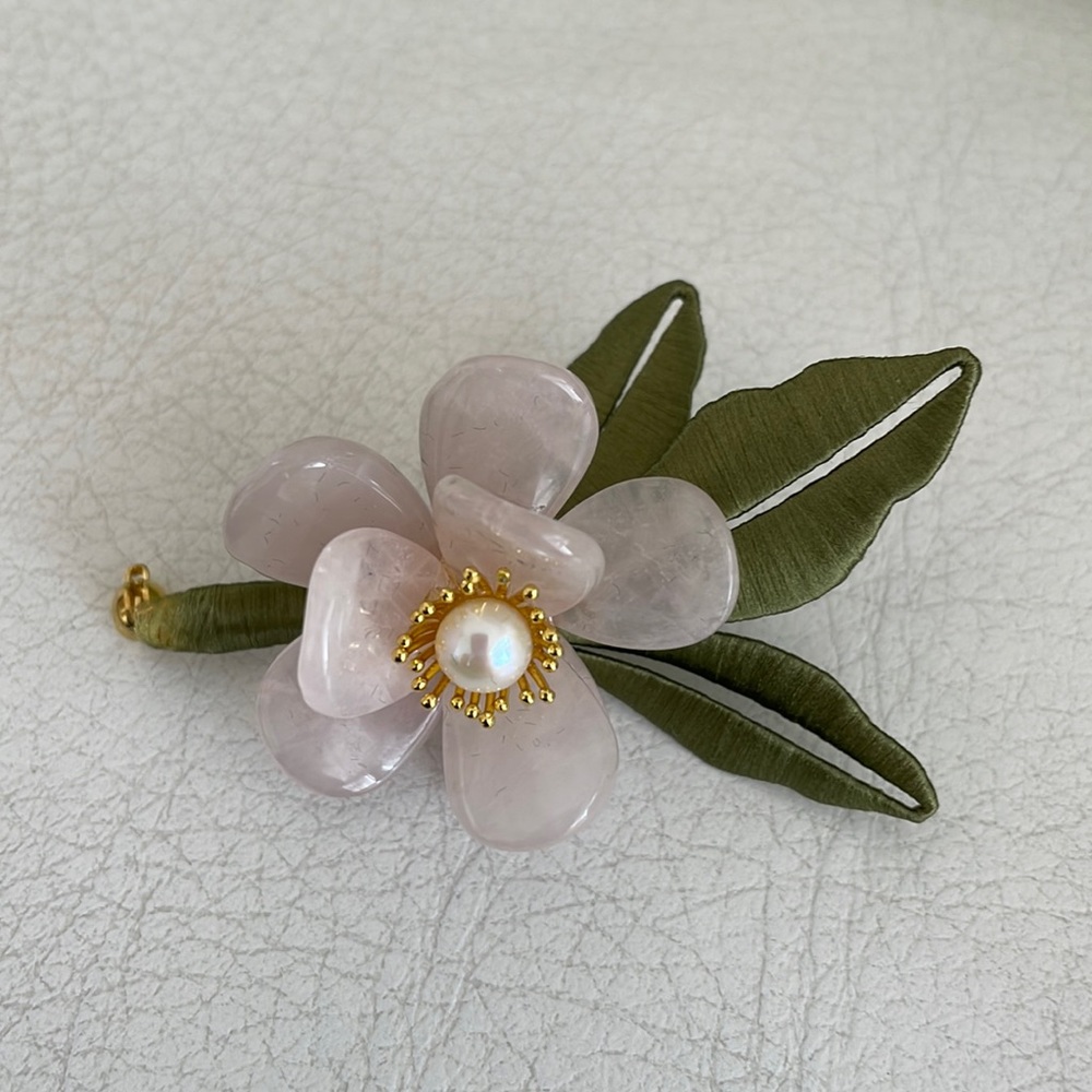 Flower brooch pin